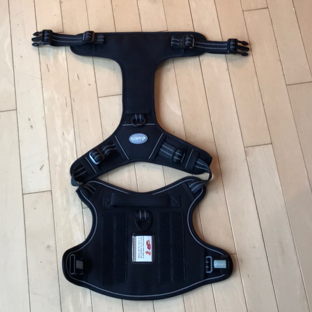NWOT Auroth Escape Proof Dog Harness- large